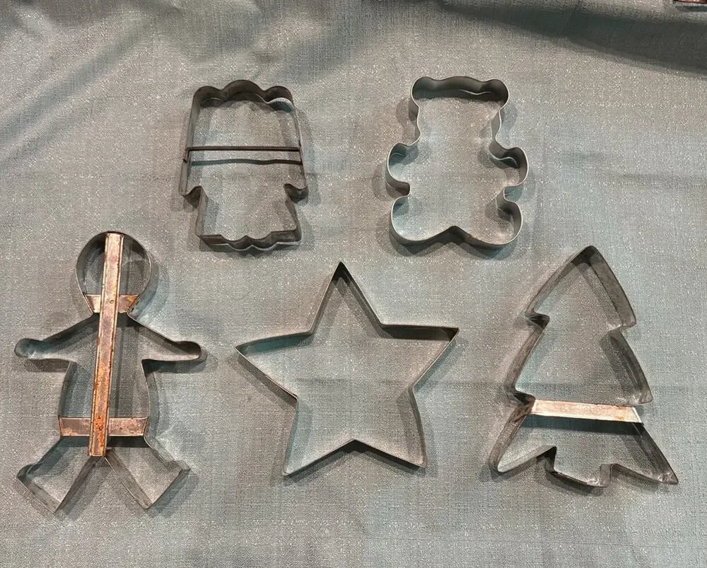 Random Mix Of 5 LARGE Vintage Christmas Cookie Cutters